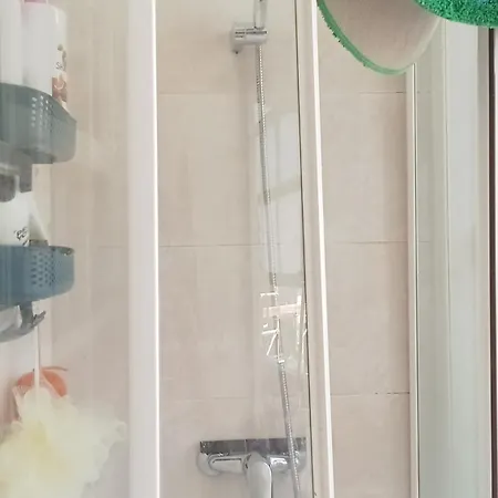 En Pleno Centro En Piso A Compartir Con La Anfitriona Y Su Gata Alloggio in famiglia *